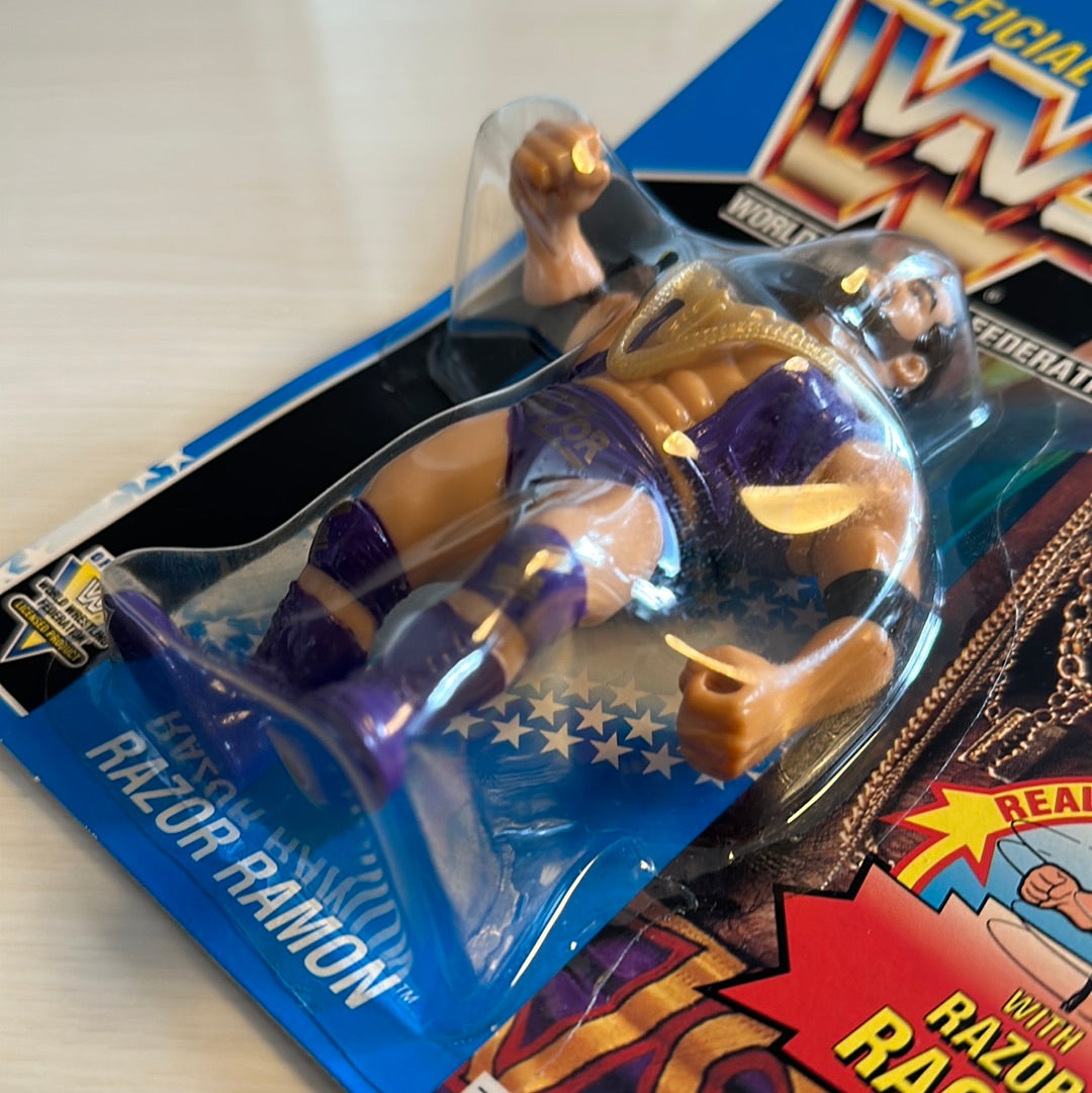 Razor Ramon Series 10 WWF Hasbro Purple – retrofigure